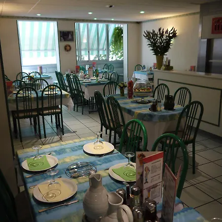 Saint-charles מלון 2*